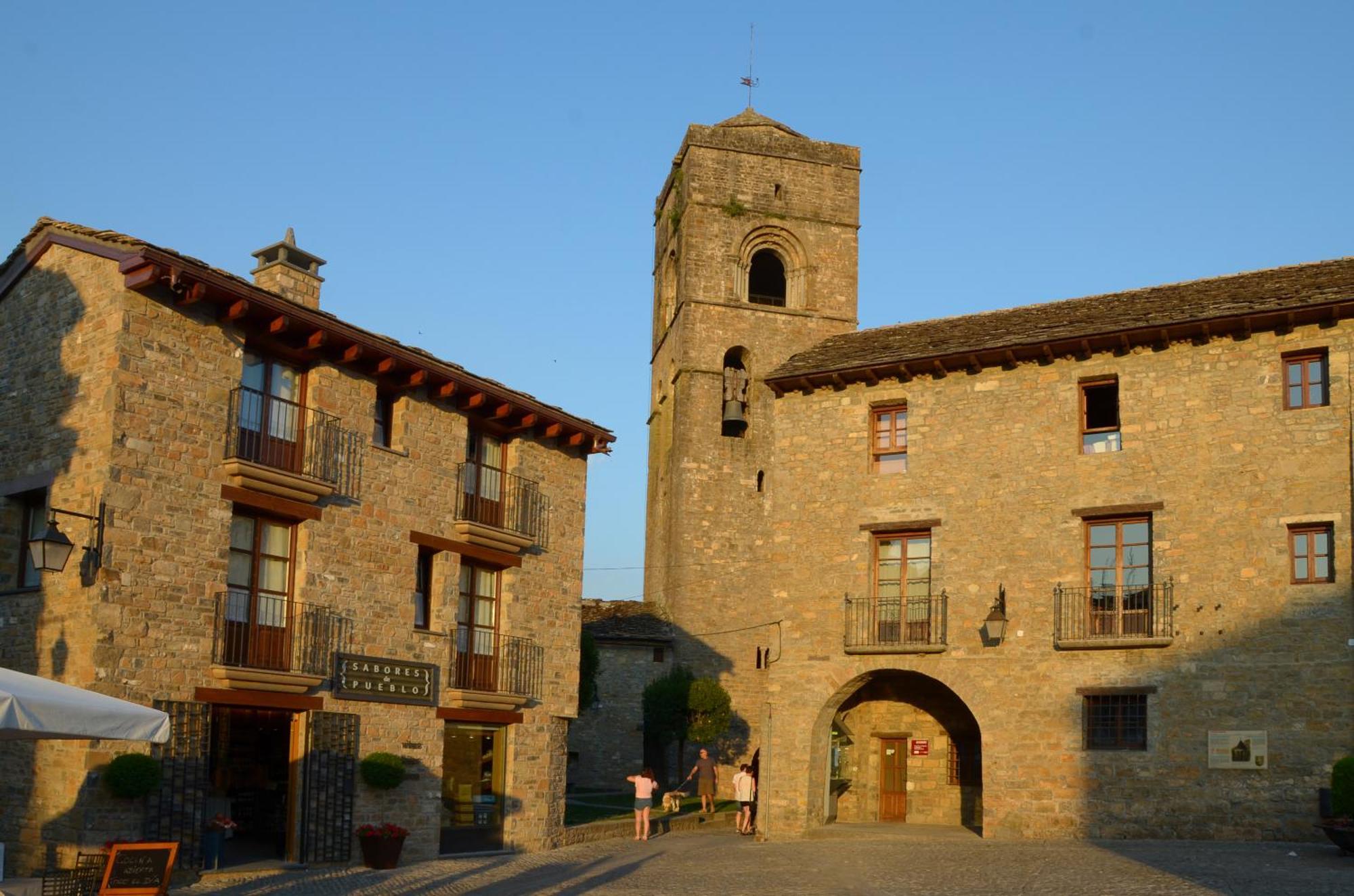 Apartamentos El Palacete De Aínsa Eksteriør billede